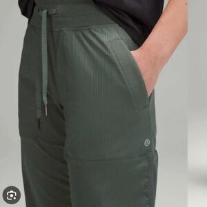 Lululemon Dance studio pant dark forrest Sz 8